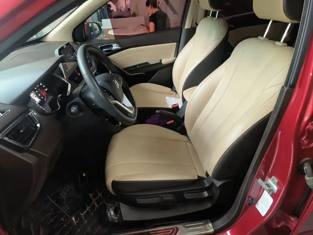 Baojun 310W 2018 2017 1.5L Manual Fashion Edition (China V)