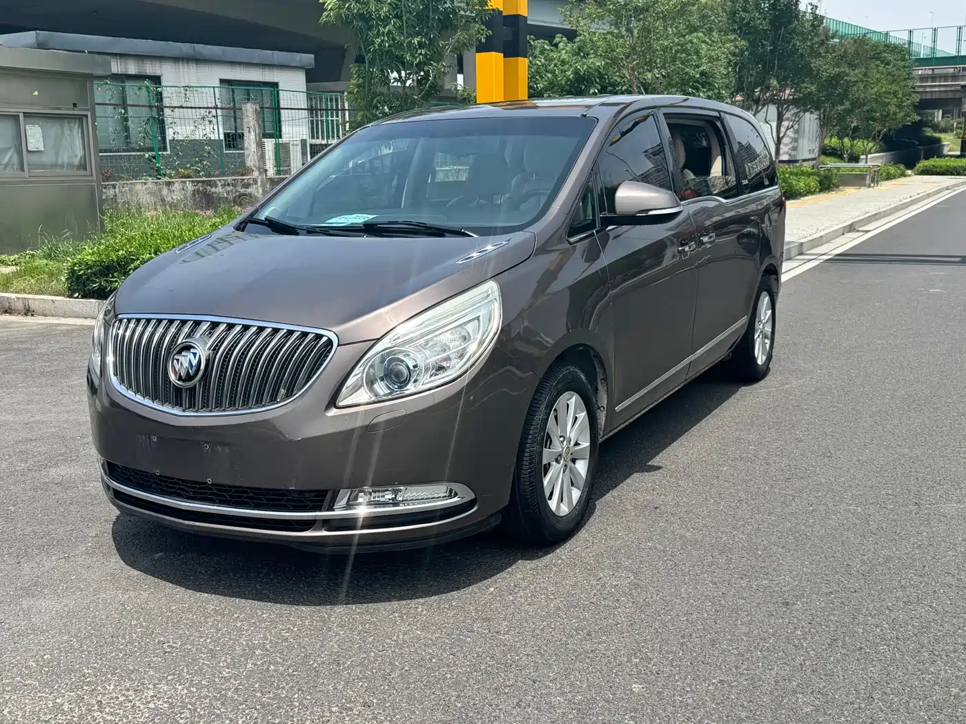 Buick GL8 2014 2.4L LT Luxury Business Executive фото 3