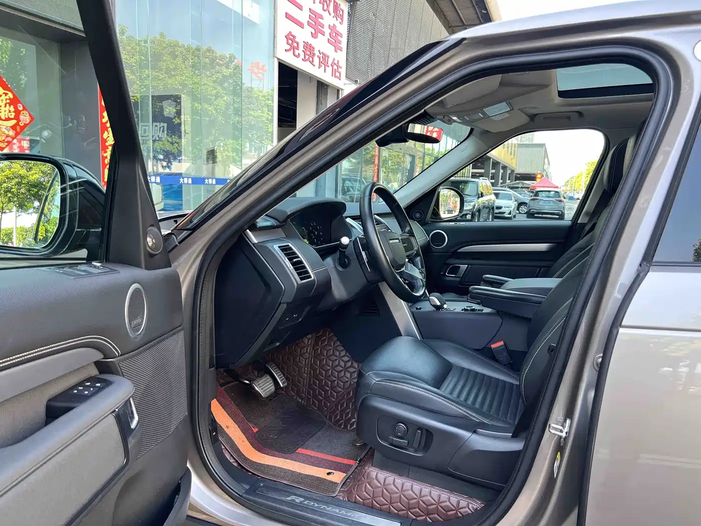 Land Rover Discovery 2021 360PS R-Dynamic SE фото 18