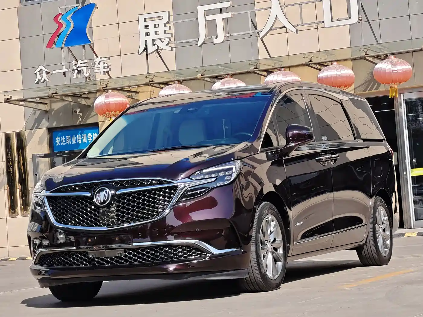 Фото 1 - Buick GL8