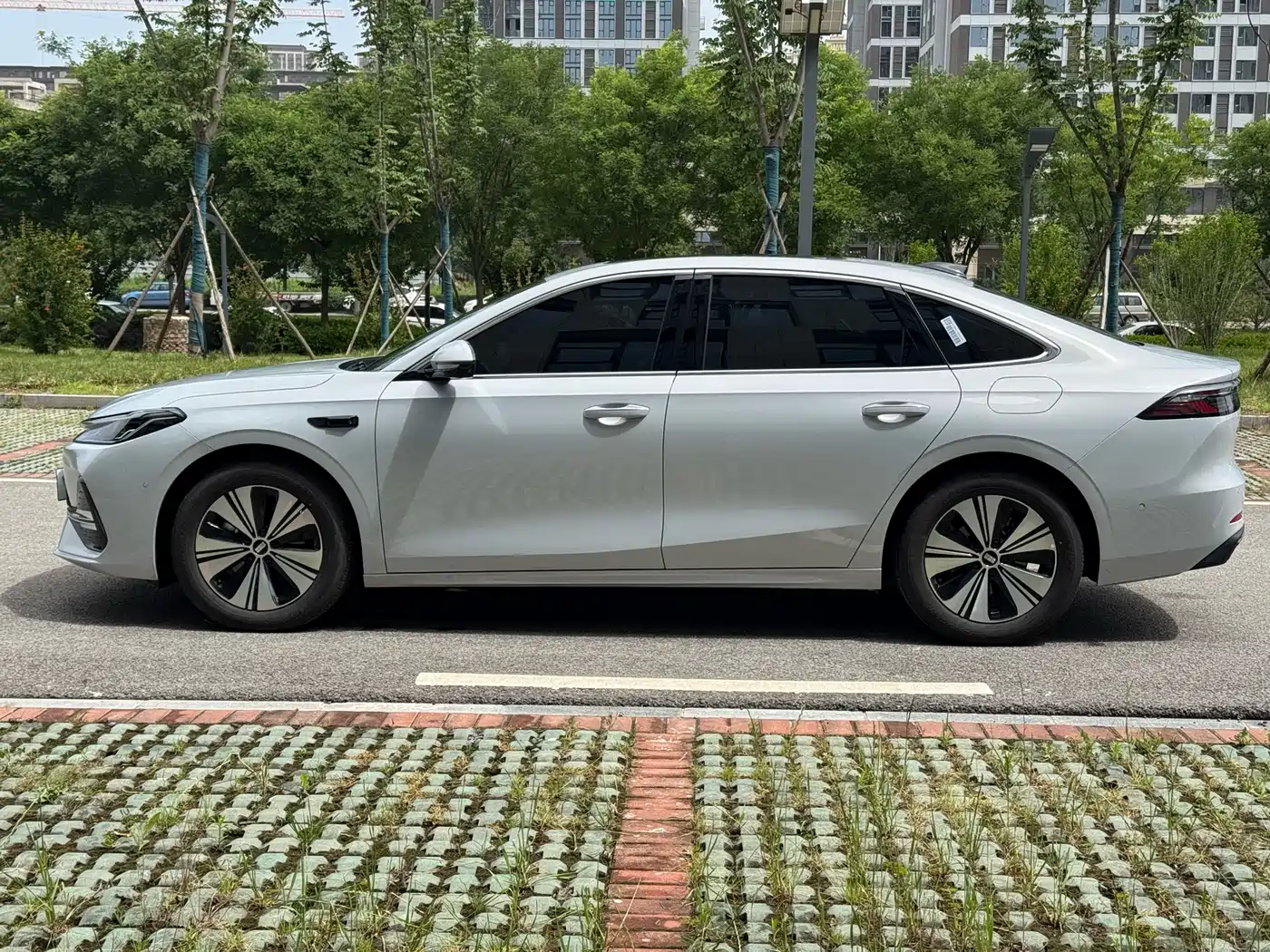 Geely Galaxy Galaxy A7 2025 EM-i 150km Explorer+ Edition фото 6