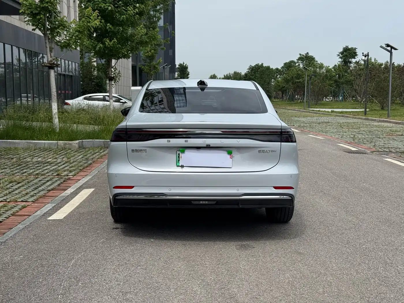 Geely Galaxy Galaxy A7 2025 EM-i 150km Explorer+ Edition фото 20