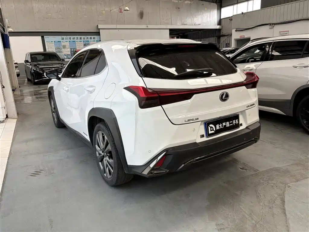 Photo 9 - Lexus UX