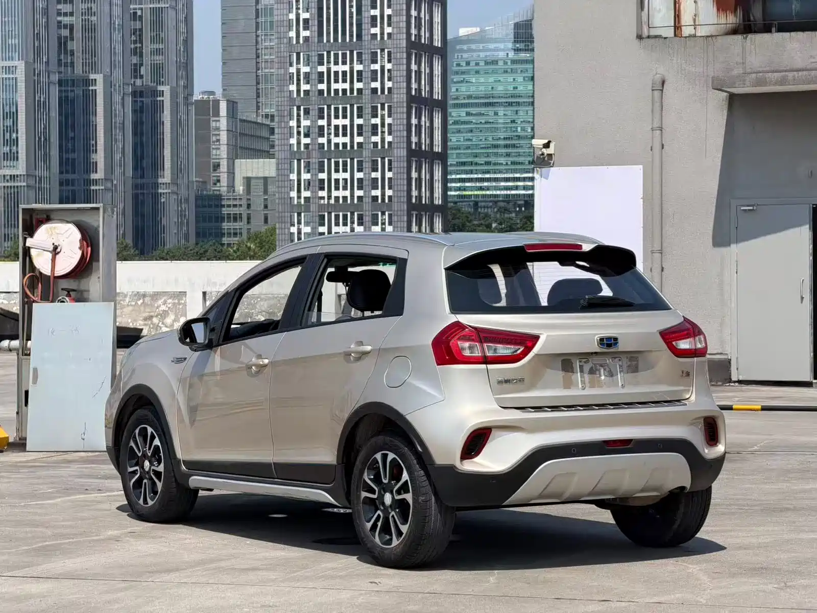 Фото 5 - Geely Vision X3