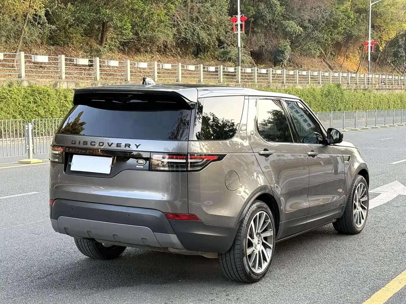 Land Rover Discovery 2017 3.0 SC V6 SE фото 7