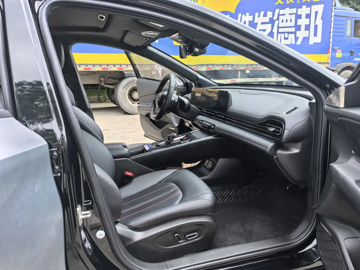 GAC Trumpchi Trumpchi Emkoo 2023 270T DCT J16 Edition фото 6