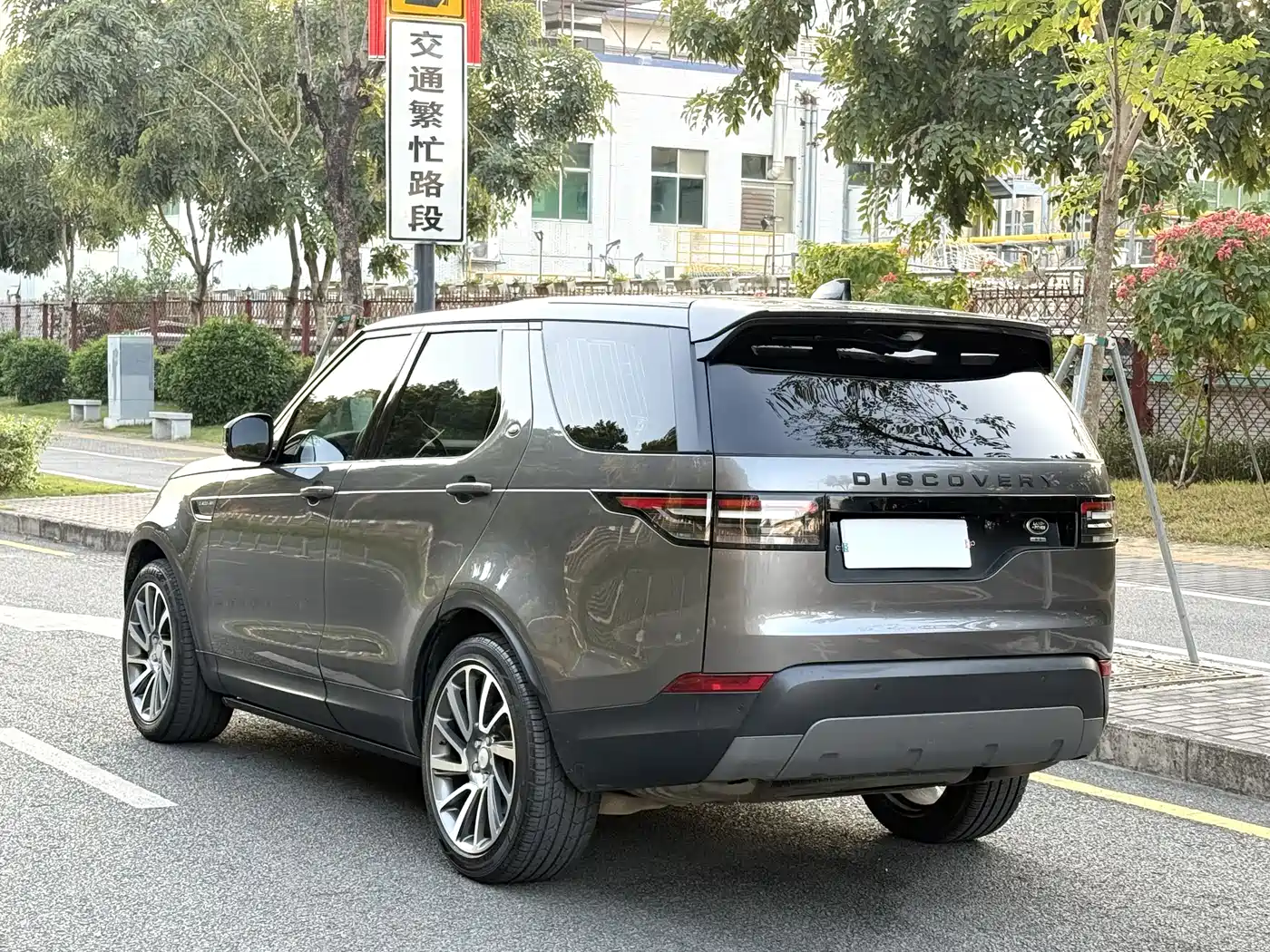 Land Rover Discovery 2017 3.0 SC V6 SE фото 5