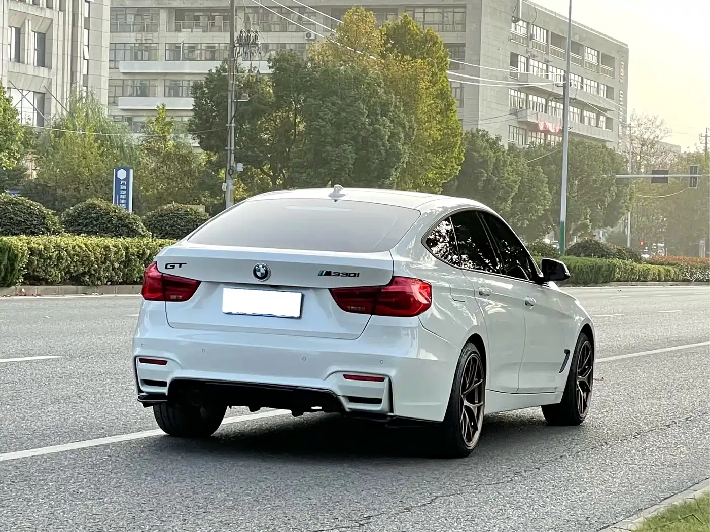 BMW 3 Series GT 2019 320i Fashion Model фото 3