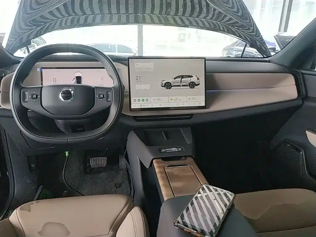 VOLVO XC70 PLUG-IN HYBRID