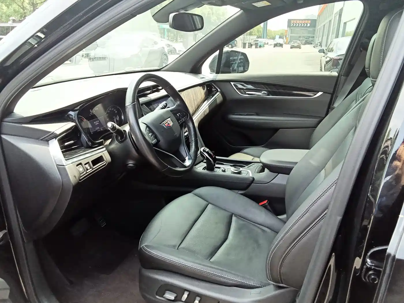 Фото 6 - Cadillac XT6