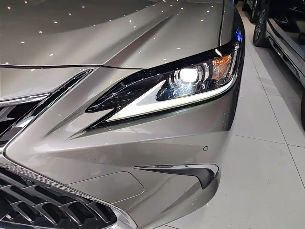 Lexus ES 2022 200 Excellence Edition фото 24