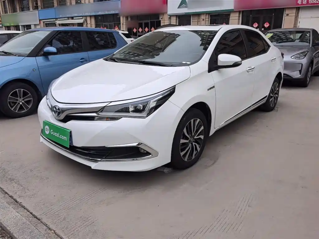 Toyota Corolla 2018 Hybrid 1.8L E-CVT Smart Edition фото 2