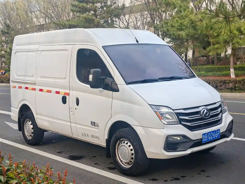 SAIC Maxus Xintu V80 2020 2.5T Manual Classic City Delivery King Short Wheelbase Medium Roof 2/3-seater фото 6