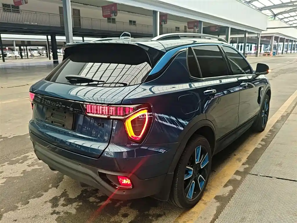 Lynk & Co 01 2017 2.0T 2WD Pro Shine Edition фото 7
