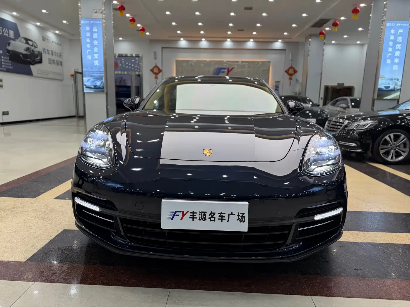 Porsche Panamera 2017 Panamera Executive Long Wheelbase 3.0T фото 2