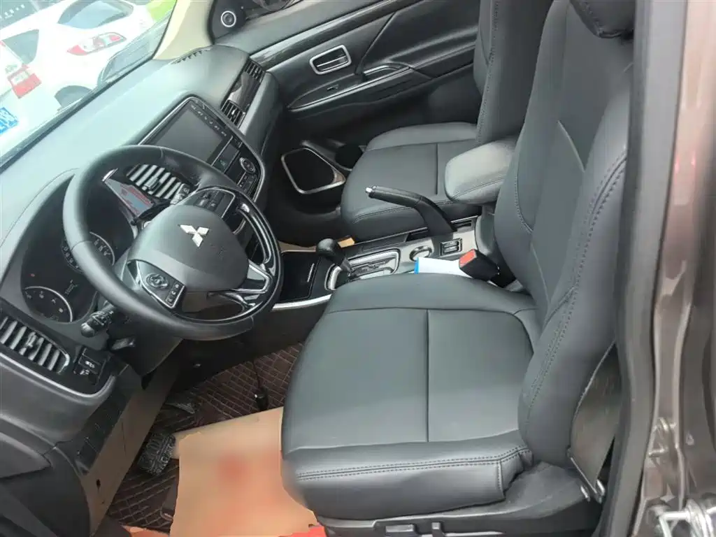 Mitsubishi Outlander 2018 2.0L 2WD Glory Edition 5-seater фото 15