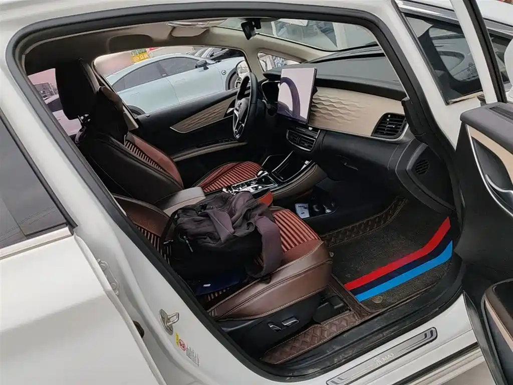 BYD Song MAX New Energy 2022 DM-i 105KM Executive Edition фото 20