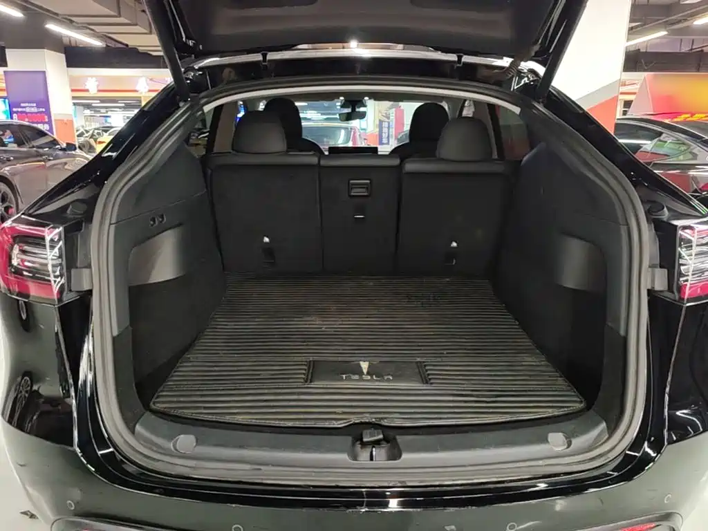 Фото 19 - Tesla Model Y