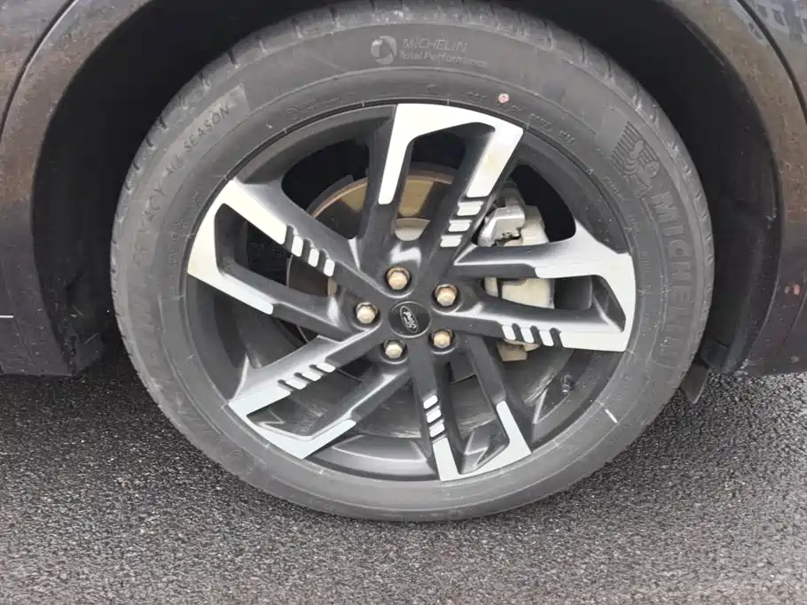 Фото 6 - Ford Edge