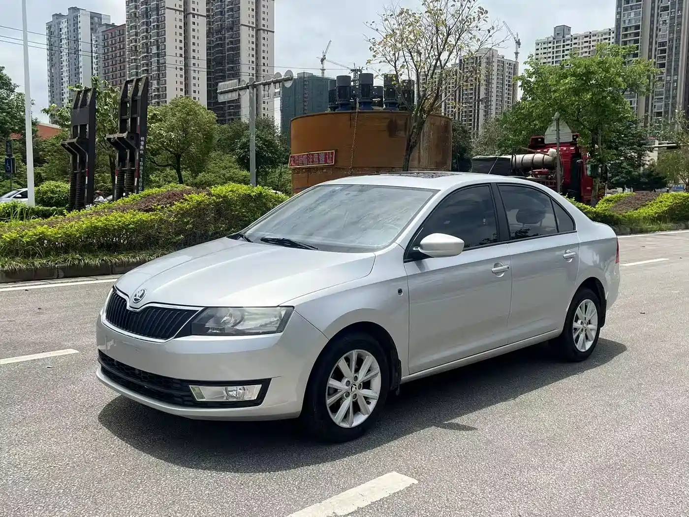 Škoda Rapid 2013 1.6L Manual Smart Selection