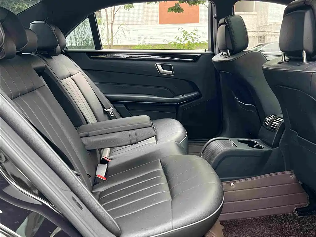 صورة 10 - Mercedes-Benz E-Class