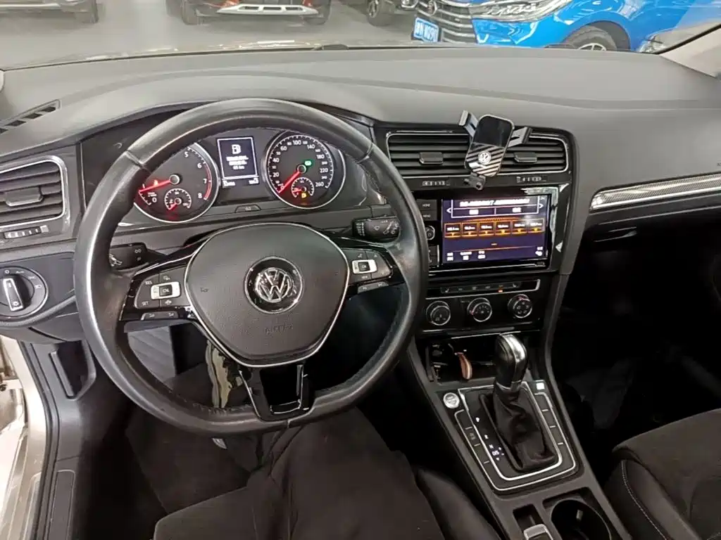 Photo 10 - Volkswagen Golf
