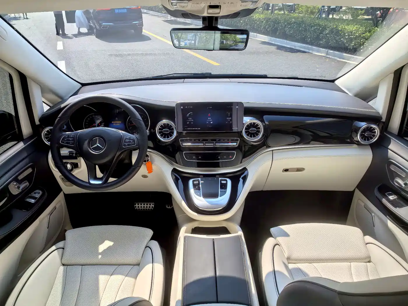 Mercedes-Benz V-Class 2022 V 260 L Long Wheelbase Prestige Edition фото 24
