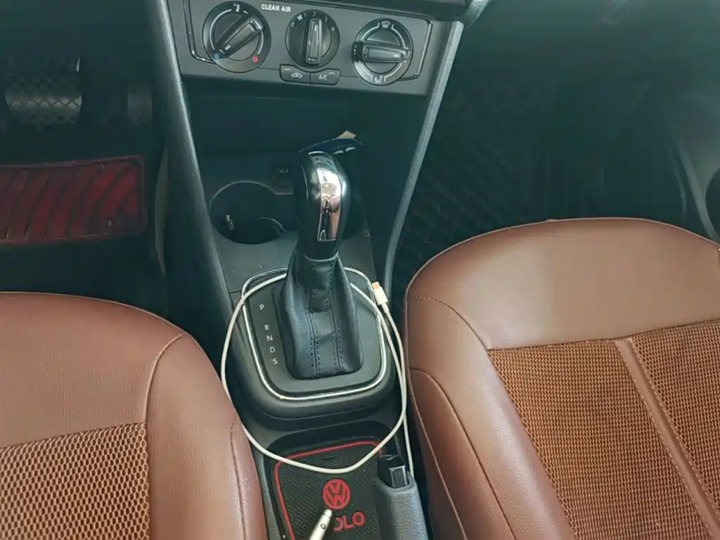 Volkswagen Polo 2016 1.4L Automatic Trend фото 14