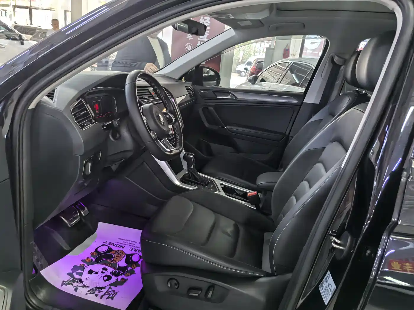 Volkswagen Tiguan L 2021 330TSI Automatic 2WD R-Line Premium фото 7
