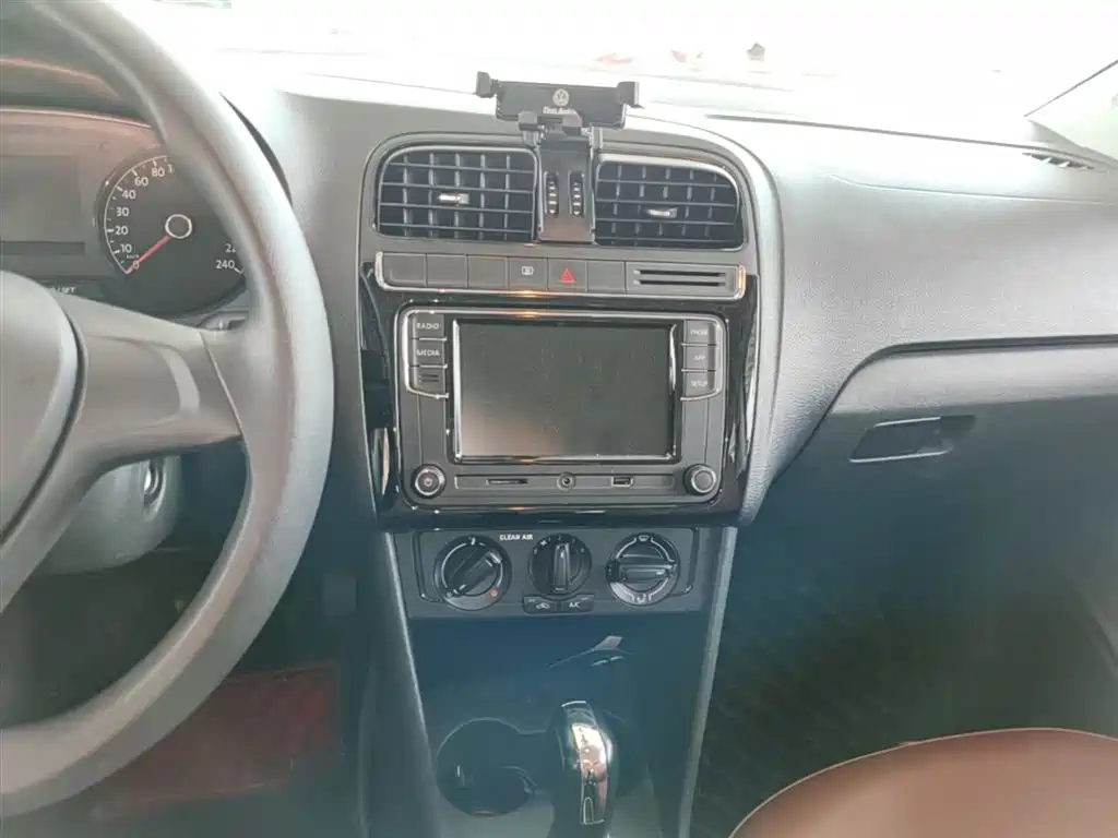 Volkswagen Polo 2016 1.4L Automatic Trend фото 13