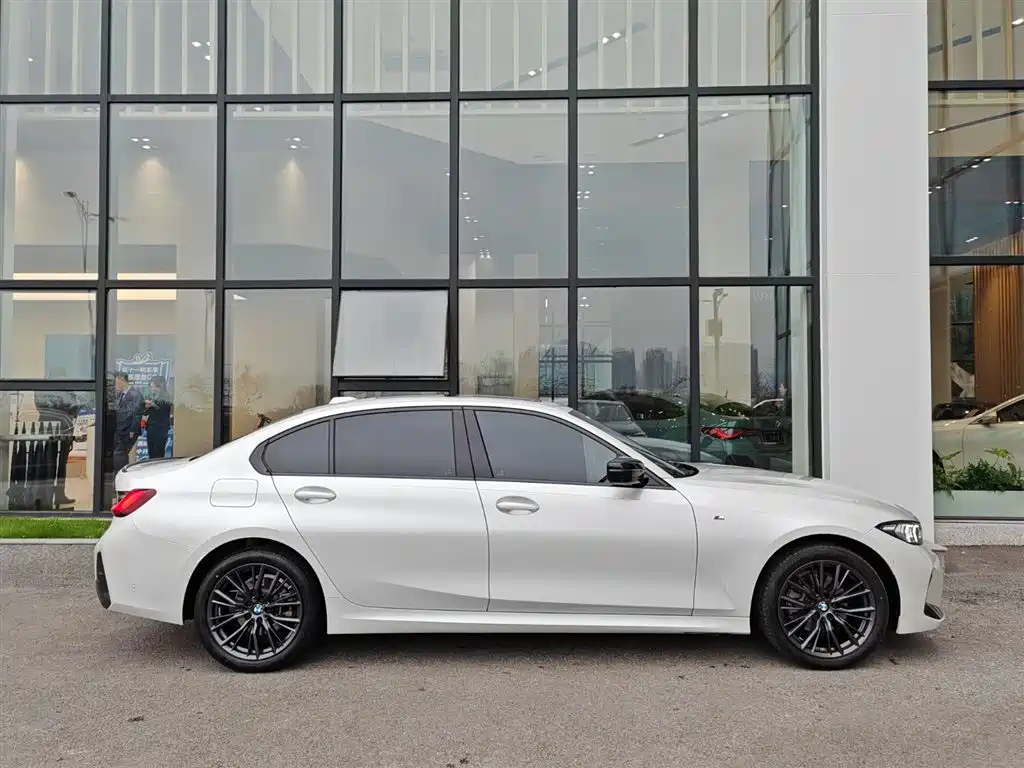 BMW 3 Series 2023 325Li M Sport Black Night Package фото 9