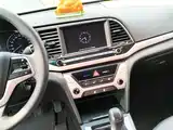 Photo 13 - Hyundai Elantra