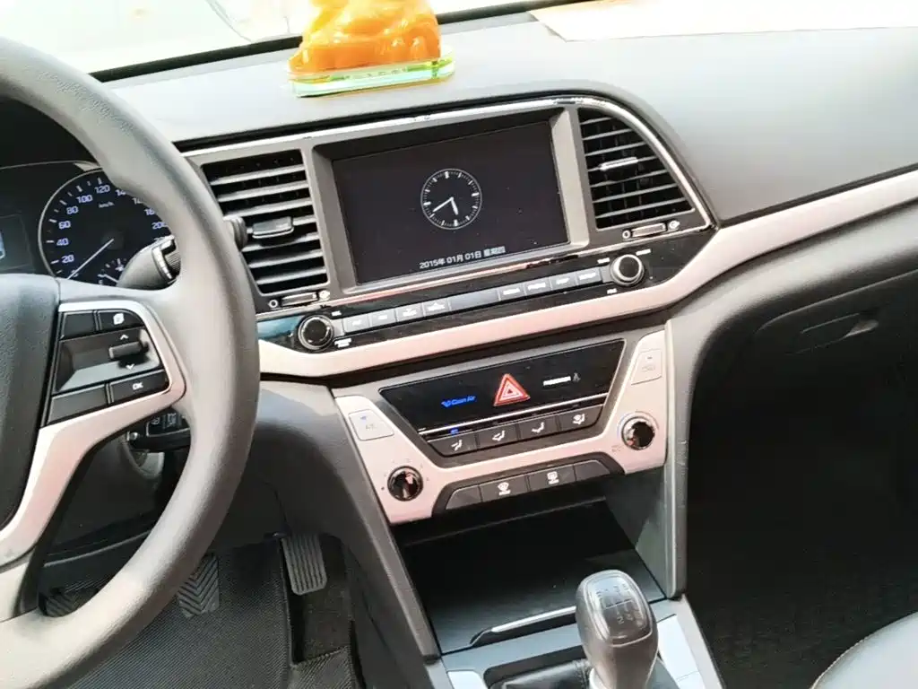 Photo 13 - Hyundai Elantra