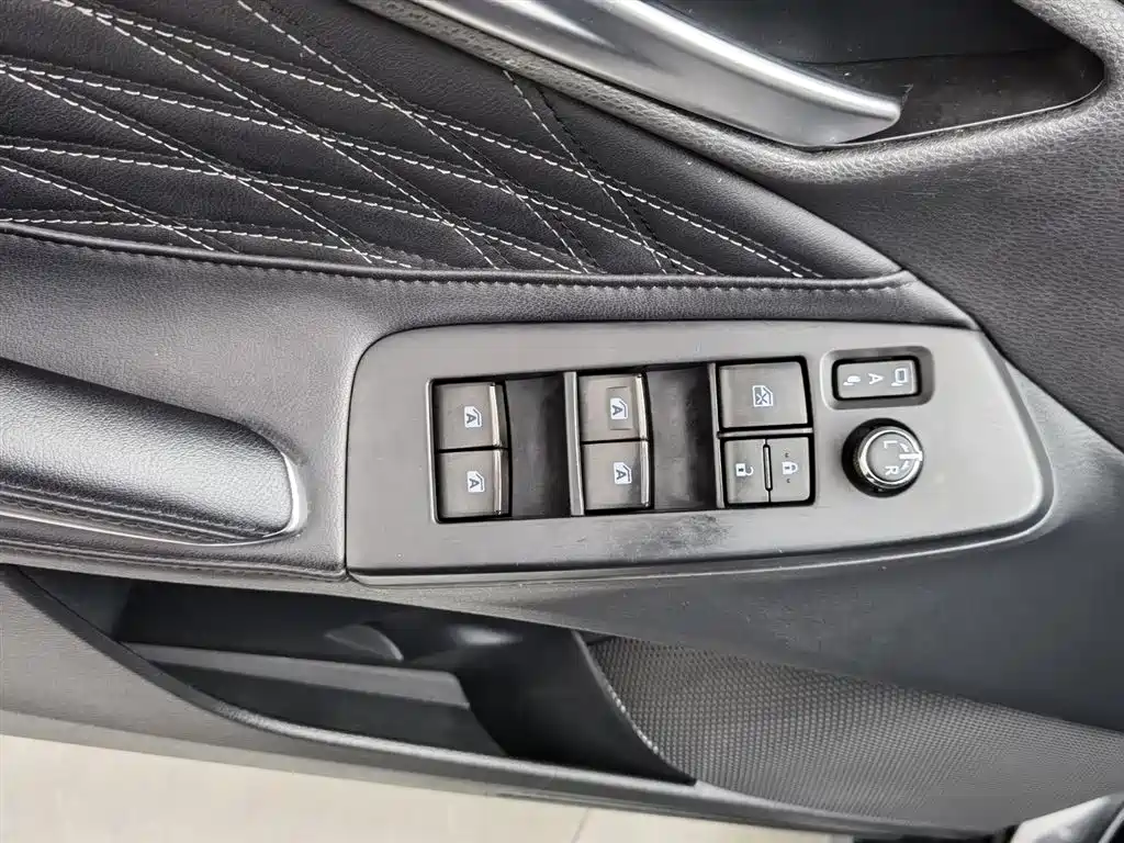 Toyota Avalon 2019 Hybrid 2.5L XLE Premium Edition China VI фото 9