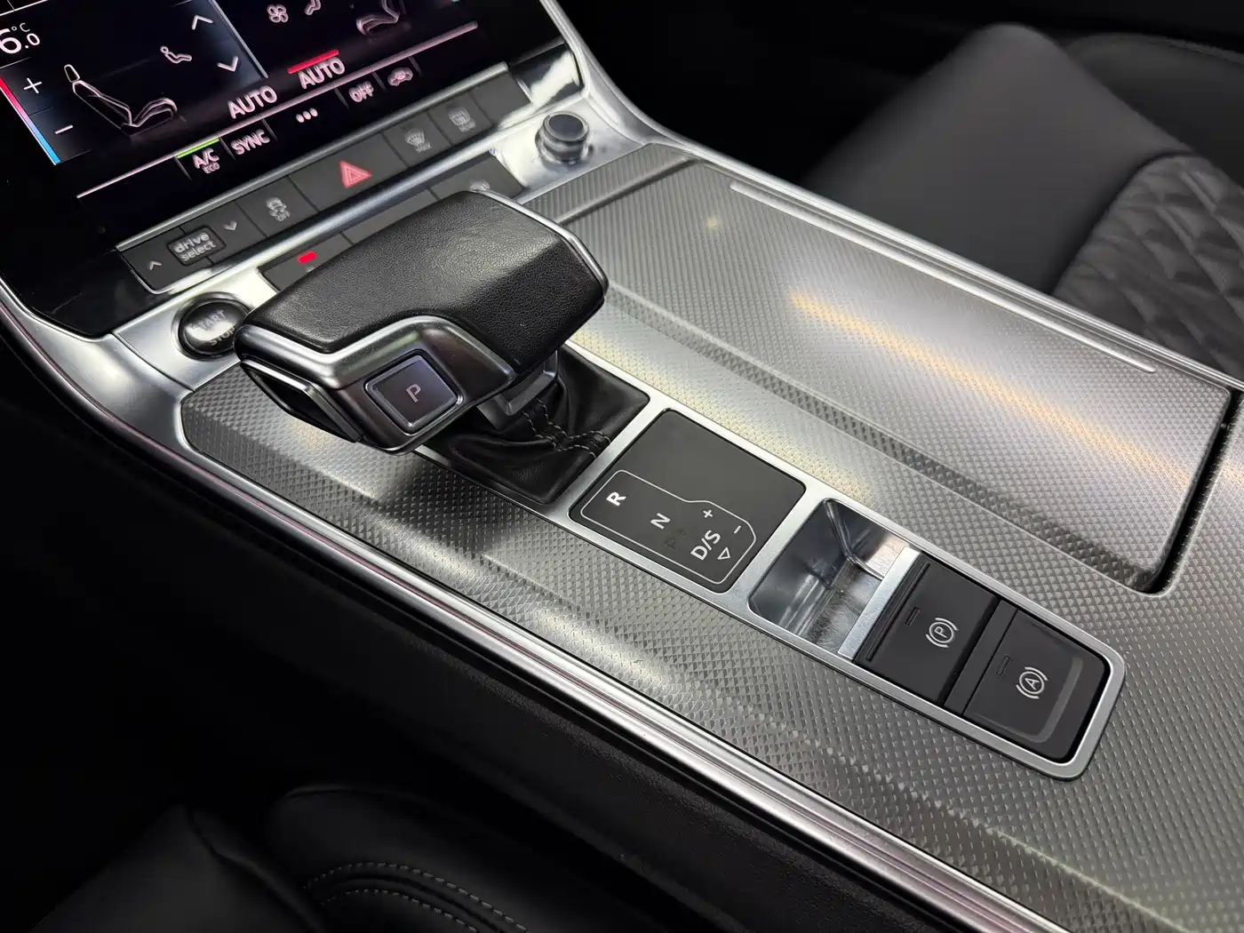 Фото 17 - Audi A6L