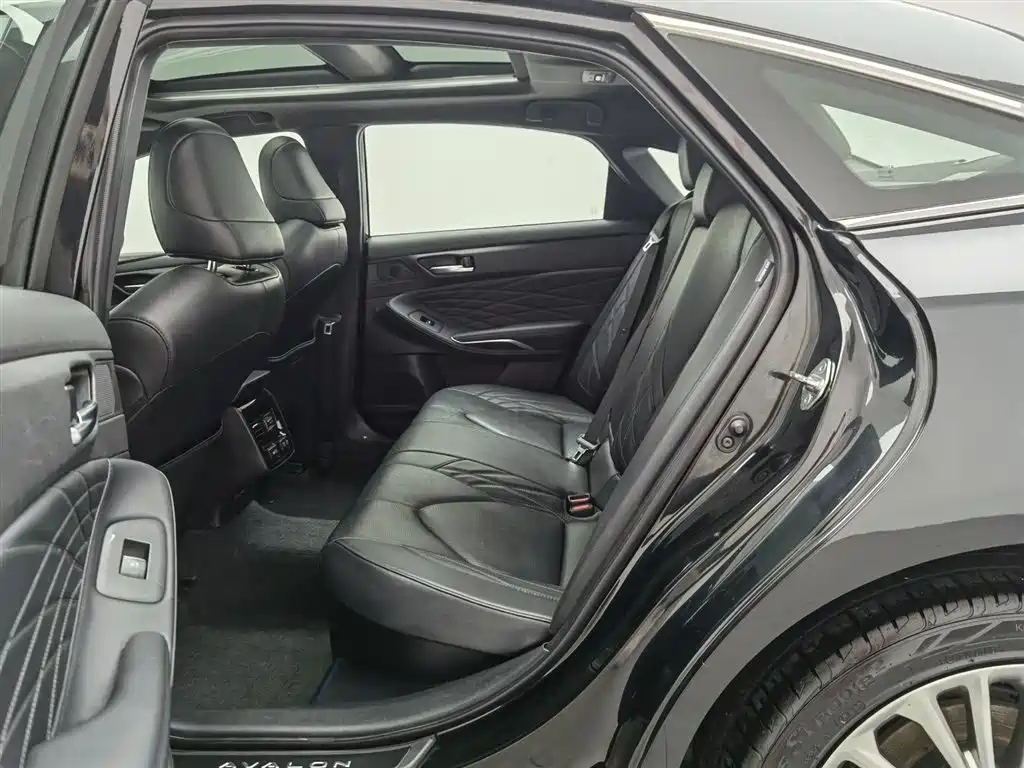 Toyota Avalon 2019 Hybrid 2.5L XLE Premium Edition China VI фото 15