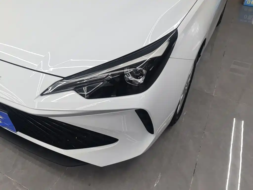 Фото 24 - Roewe i5