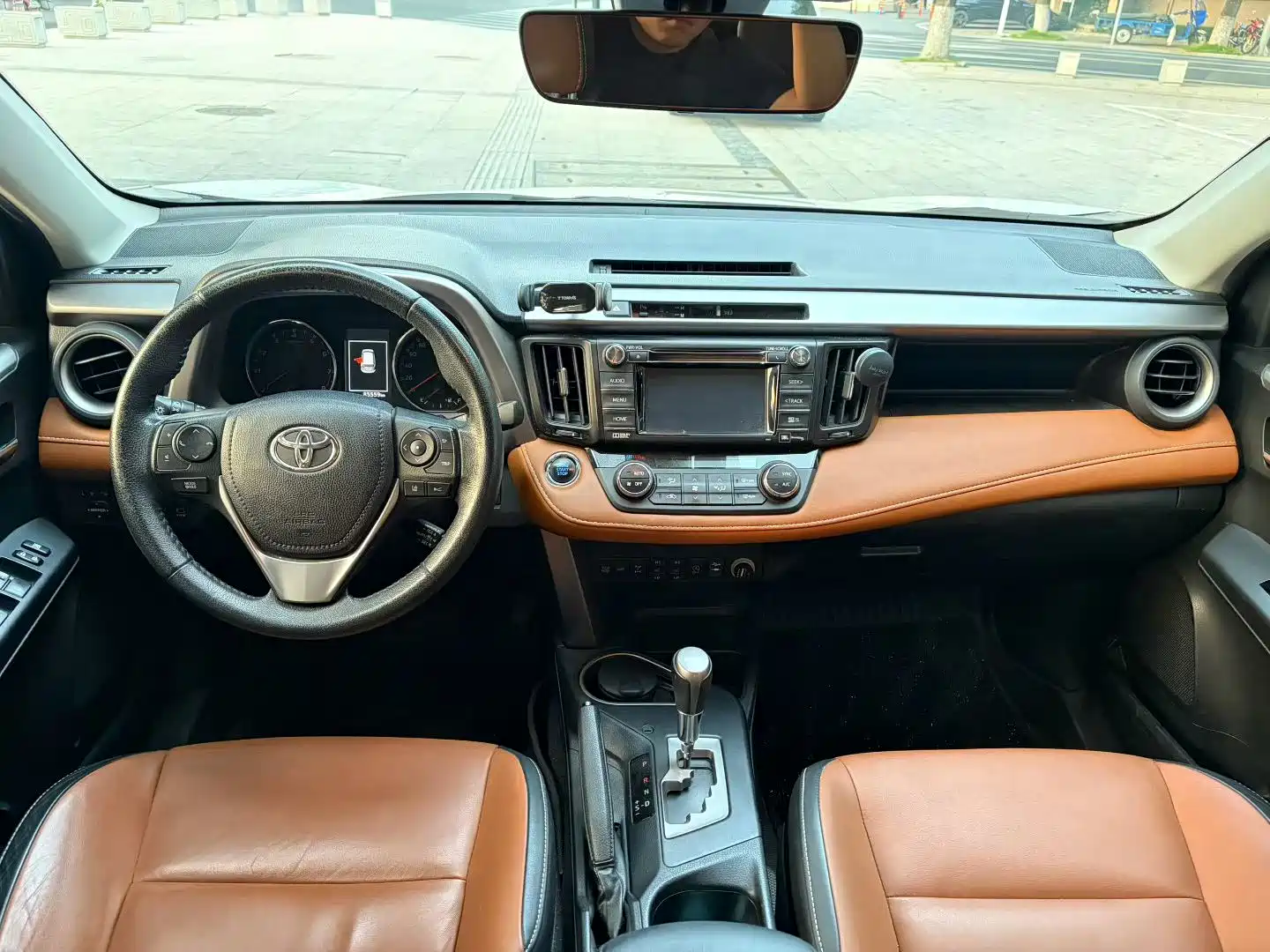 Фото 6 - Toyota RAV4