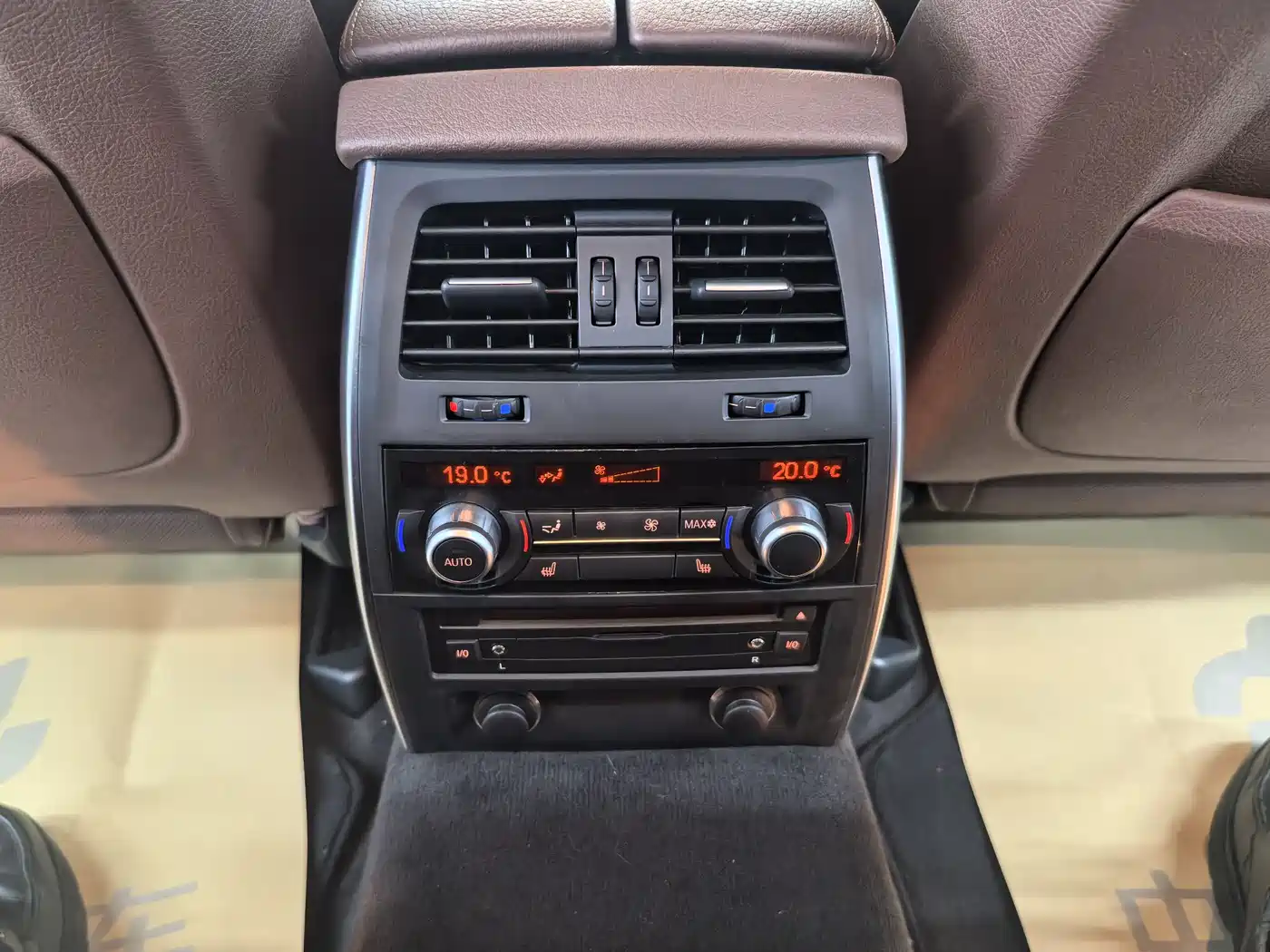 BMW 5 Series GT 2011 535i xDrive Luxury Model фото 22
