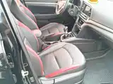 Photo 25 - Hyundai Elantra