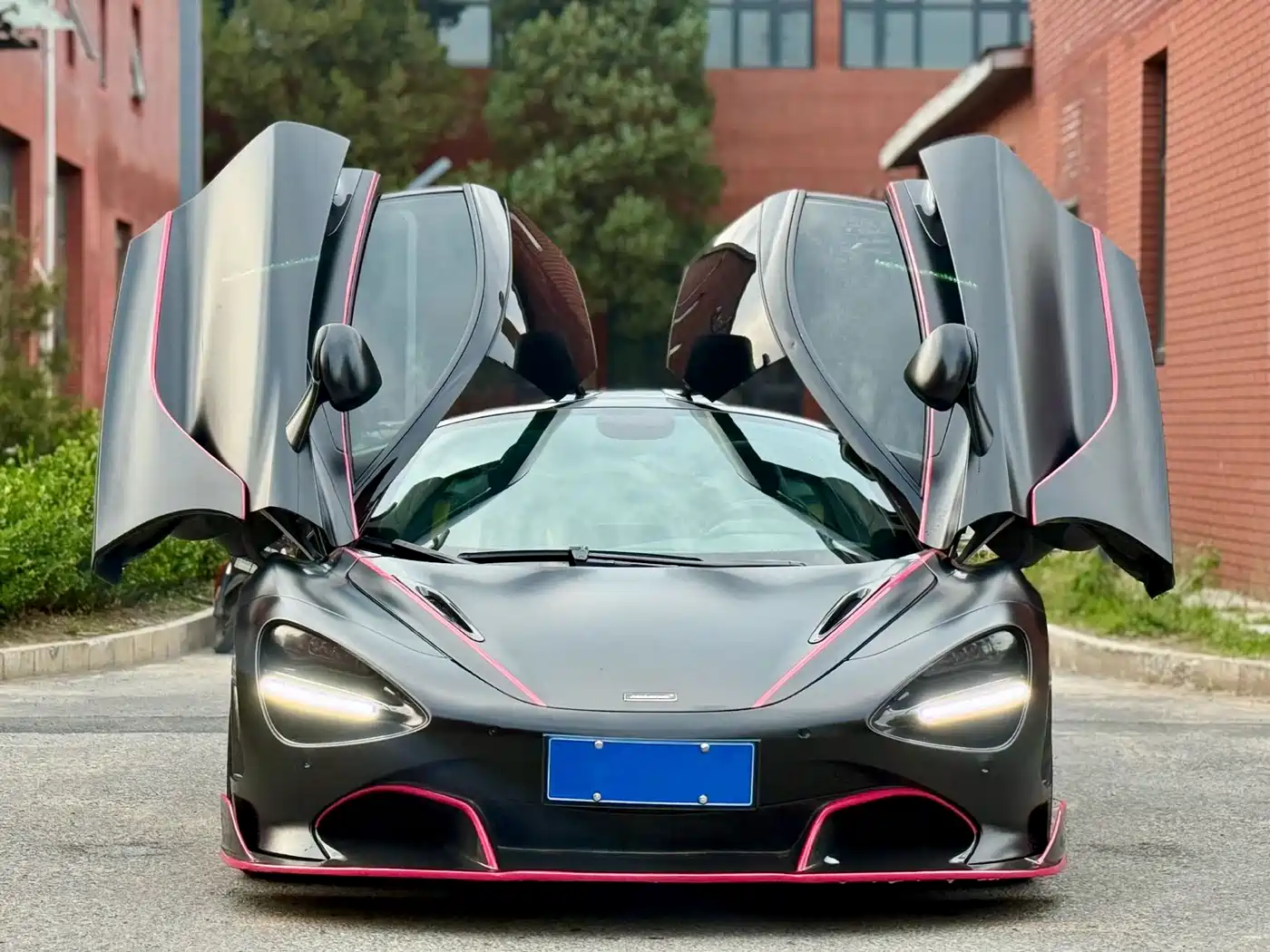 McLaren 720S 2019 4.0T Coupe фото 2