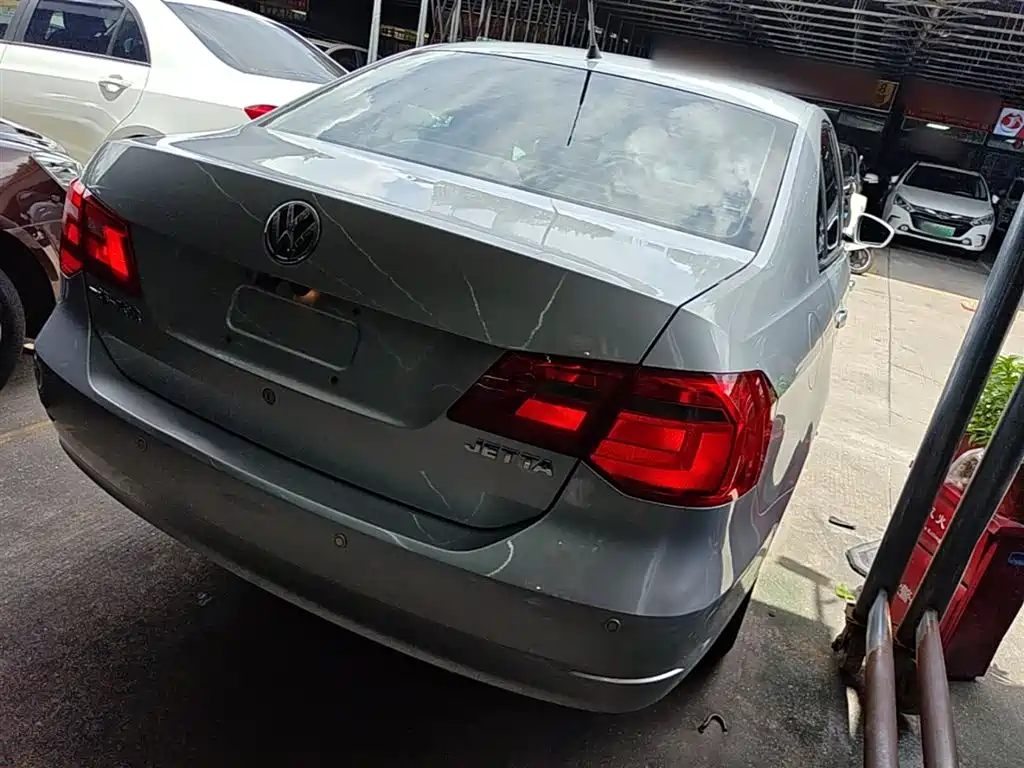 Volkswagen Jetta 2013 1.6L Automatic Comfort фото 7
