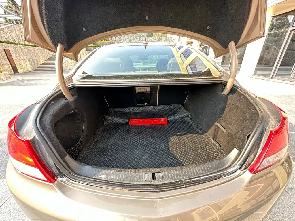 Photo 9 - Buick Regal