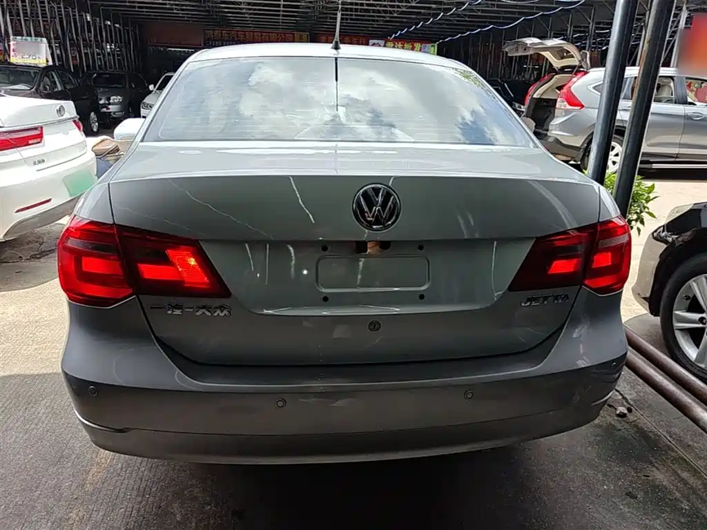 Volkswagen Jetta 2013 1.6L Automatic Comfort фото 6