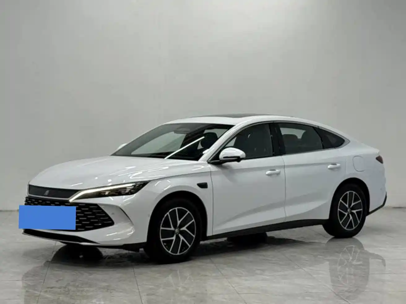 BYD Qin L 2025 DM-i Smart Drive Edition 120KM Surpassing