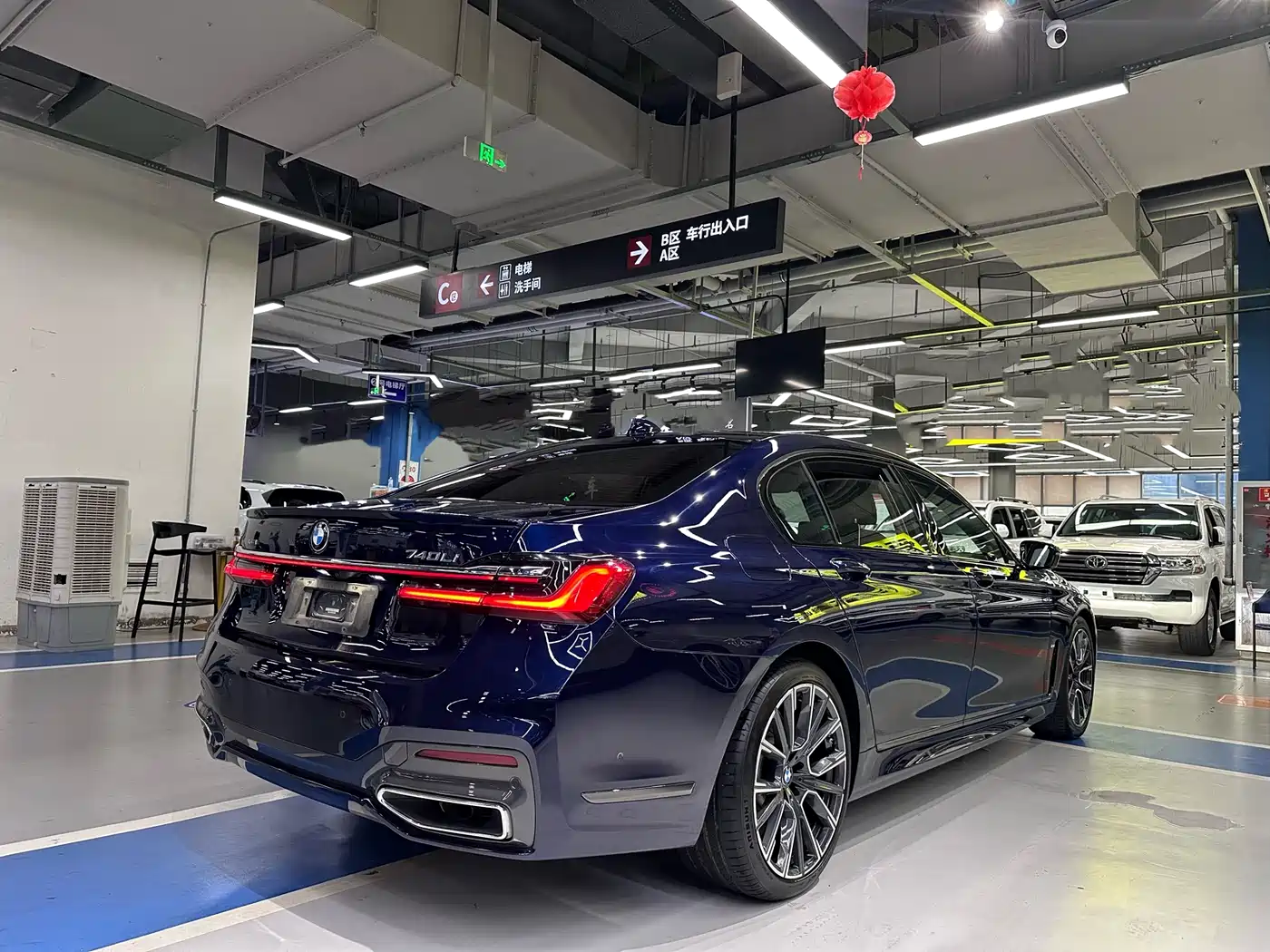 BMW 7 Series 2022 740Li xDrive Executive M Sport Package фото 6
