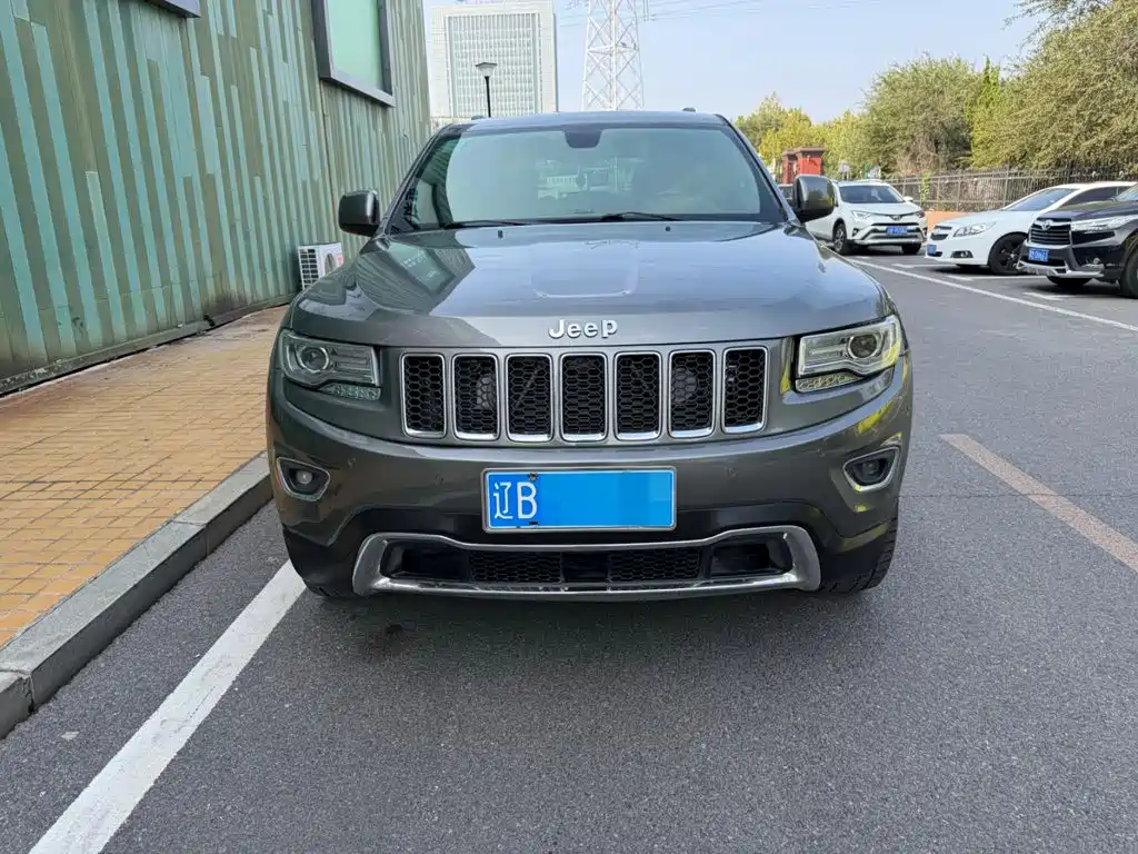 Photo 2 - Jeep Grand Cherokee (Import)
