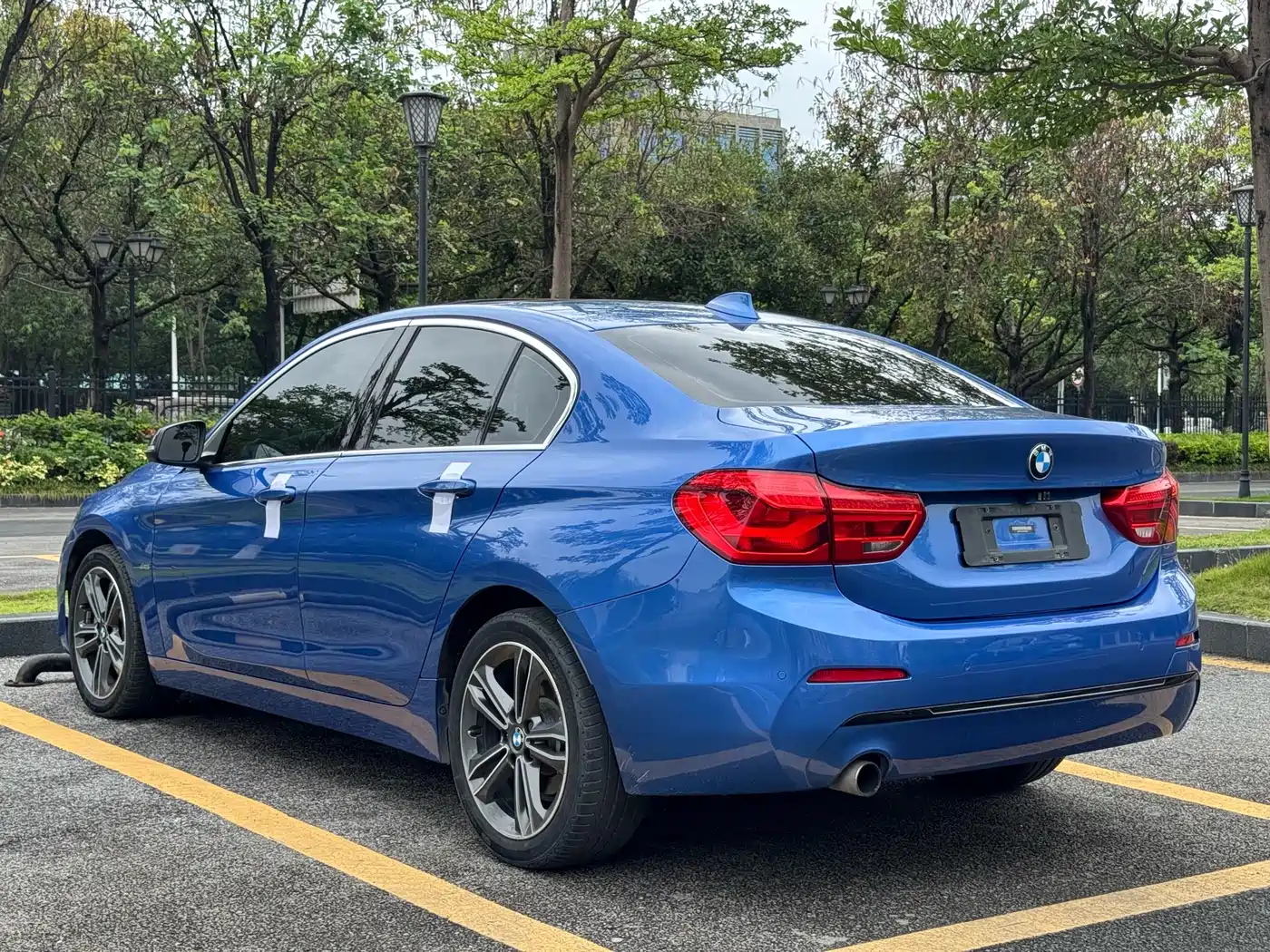 BMW 1 Series 2017 118i Sport фото 6