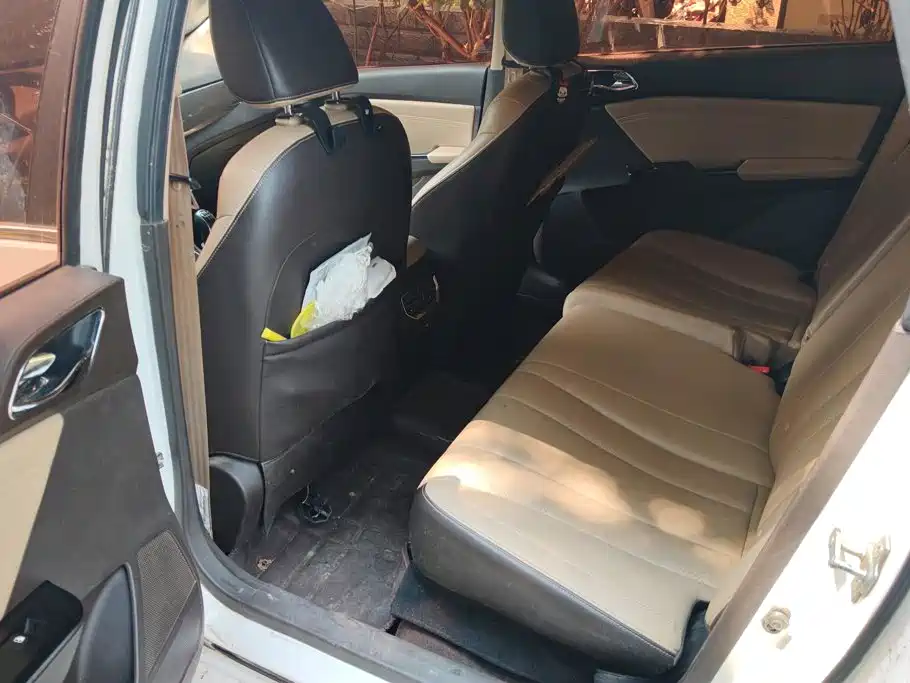 Baojun 310W 2017 2017 1.5L Manual Fashion Edition (China V)
