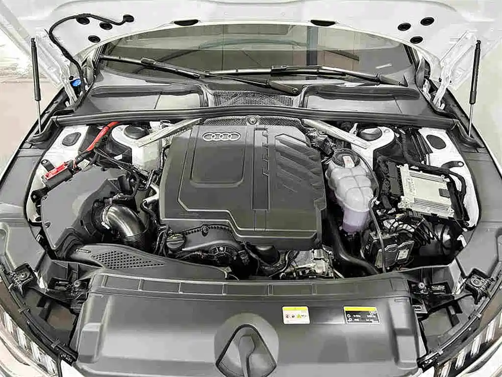 Фото 8 - Audi A4L